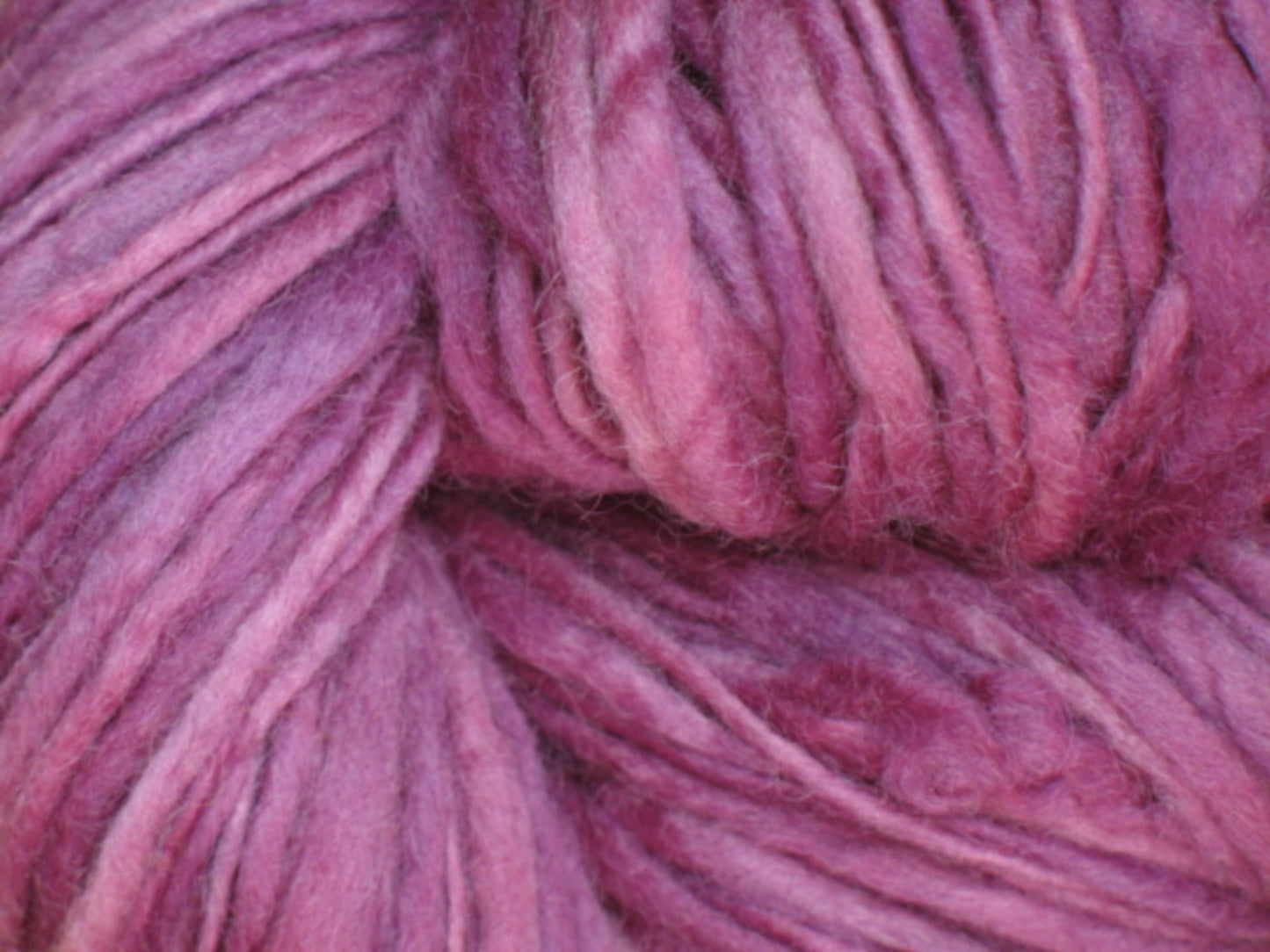 HANDSPUN and HAND-DYED Merino Wool l Fuchsia Red - 3.5oz/ 1 skein